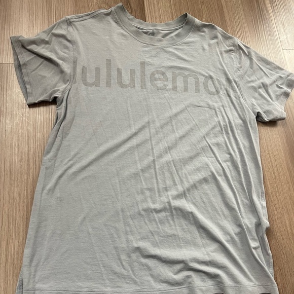 LULULEMON blueish grey all yours tee!! Size 6 *LOGO* - Picture 2 of 3